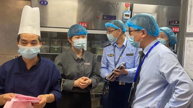与传统膨化食品相比，非油炸膨化食品具有以下健康优势：