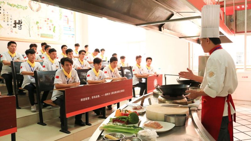 餐饮加盟，如何选择十大品牌？揭秘加盟费用真相**